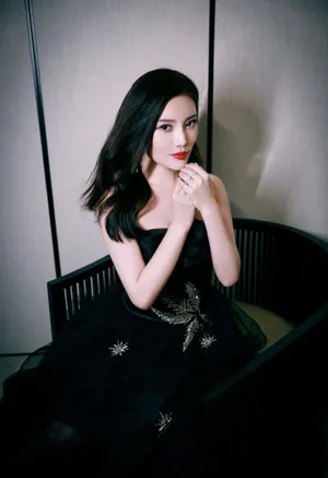 徐冬冬黑纱裙慵懒迷人美照图片_4