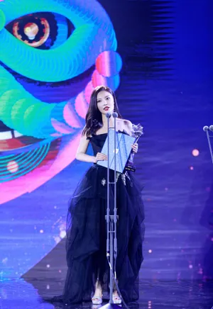徐冬冬黑纱裙慵懒迷人美照图片_5