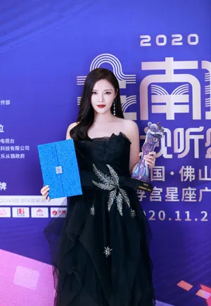 徐冬冬黑纱裙慵懒迷人美照图片_10