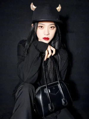 欧阳娜娜羊角帽红唇性感写真图片
