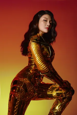 徐冬冬闪耀金甲酷飒写真图片_4