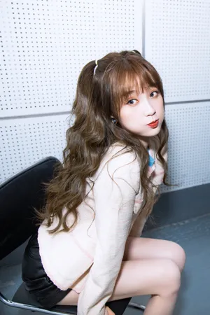虞书欣双马尾粉嫩少女感写真图片
