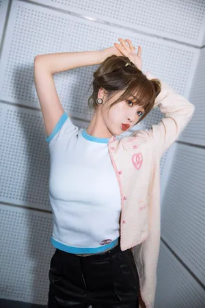 虞书欣双马尾粉嫩少女感写真图片_3