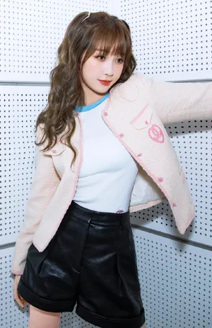 虞书欣双马尾粉嫩少女感写真图片_9