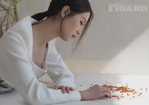 刘诗诗气质白裙优雅灵动写真