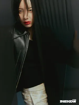 李斯丹妮红与黑别致大片写真图片