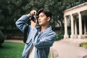 陈星旭牛仔服清新草地写真图片_9