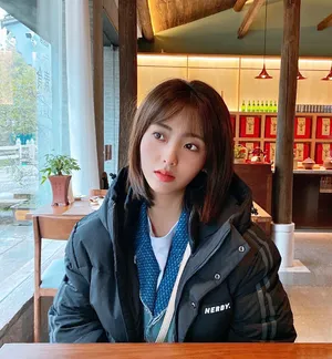 邢菲羽绒服温暖私服照图片_1
