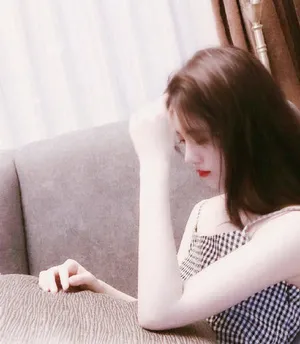 性感鞠婧祎格子吊带裙图片_2
