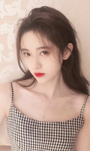 性感鞠婧祎格子吊带裙图片_5