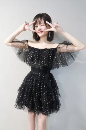 任敏黑色纱裙性感迷人图片写真_1