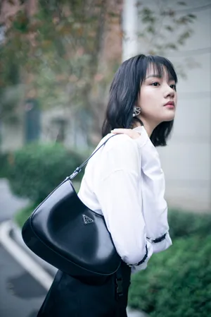 演员任敏气质性感写真图片