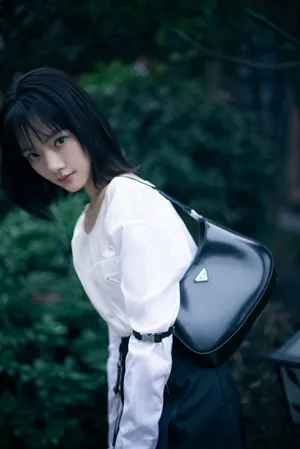 演员任敏气质性感写真图片_2