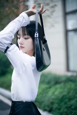 演员任敏气质性感写真图片_8