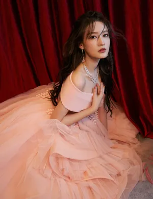 李沁粉色礼服性感写真图片_1