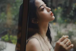欧阳娜娜情侣锁礼裙性感写真图片
