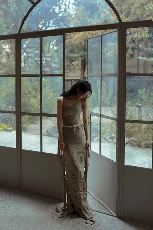 欧阳娜娜情侣锁礼裙性感写真图片_6