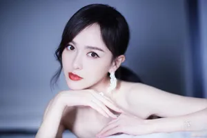 唐嫣亮片抹胸裙性感写真图片