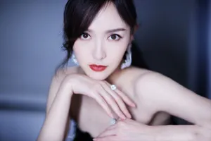 唐嫣亮片抹胸裙性感写真图片_2
