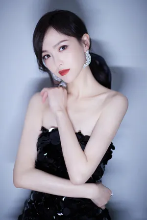 唐嫣亮片抹胸裙性感写真图片_4