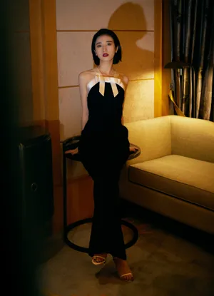 周雨彤矜贵优雅气质写真图片_3