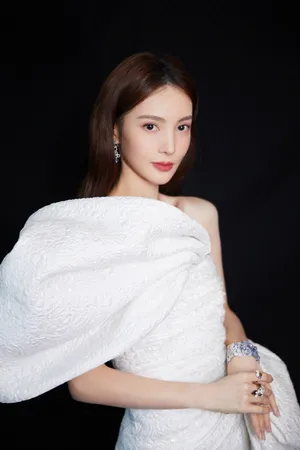 金晨白色斜肩裙性感写真图片_8