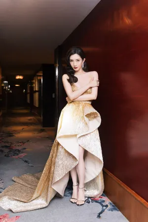 江疏影鎏金亮片礼服时尚写真图片_7