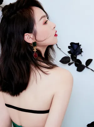 宋茜蓝色礼裙性感写真图片_4