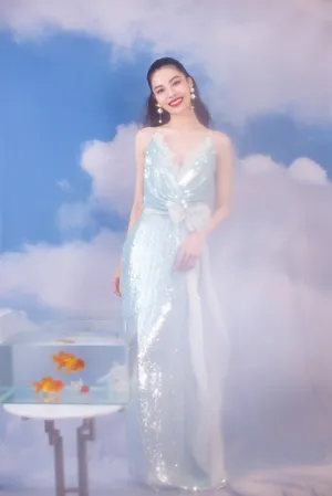 钟楚曦冰蓝流光裙性感写真图片_3