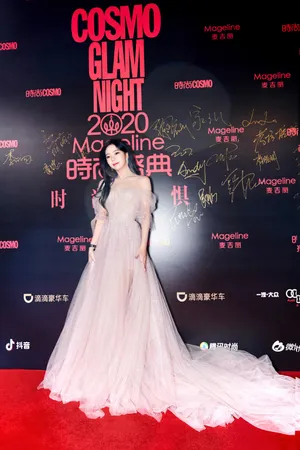 张紫宁挑染紫发粉裙优雅写真图片_4