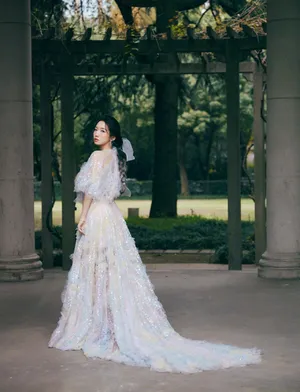 孟美岐拖尾纱裙温柔公主风写真图片_3