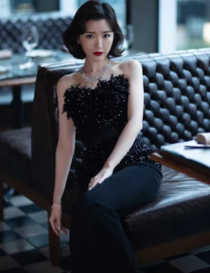 毛晓彤黑色长裙性感妩媚写真图片_5