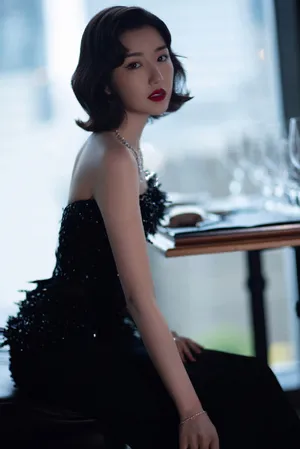 毛晓彤黑色长裙性感妩媚写真图片_6