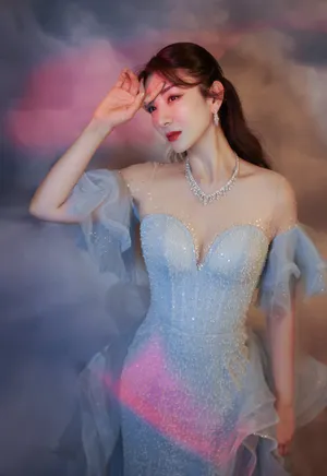 黄奕蓝鱼尾长裙性感写真图片_1