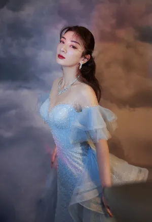 黄奕蓝鱼尾长裙性感写真图片_5