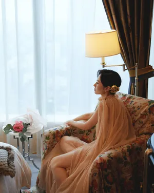 刘敏涛薄纱长裙妩媚性感写真_3