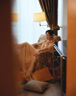 刘敏涛薄纱长裙妩媚性感写真_6