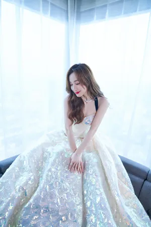 吴昕人鱼姬抹胸裙写真图片_2