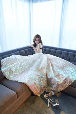 吴昕人鱼姬抹胸裙写真图片_5