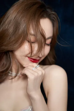 吴昕人鱼姬抹胸裙写真图片_6
