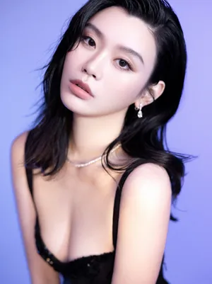 奚梦瑶黑色镂空闪钻长裙写真图片