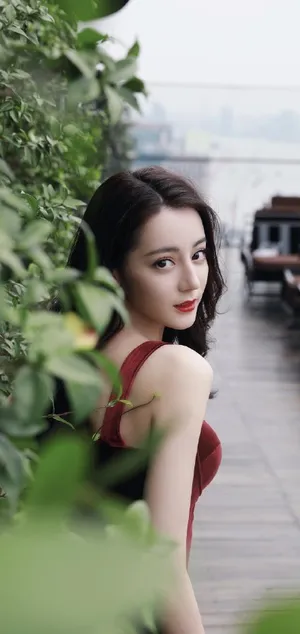 性感迷人迪丽热巴大眼妩媚吊带写真