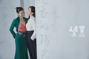 刘诗诗倪妮合体时尚江湖无惧大片写真图片
