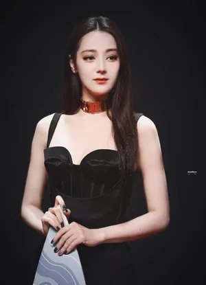 迪丽热巴吊带裙妩媚撩人写真_6