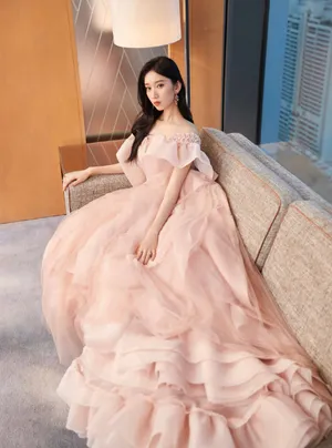 刘令姿贝壳裙柔美性感写真图片
