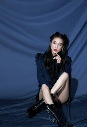 性感美女黄圣依露大长腿妩媚写真