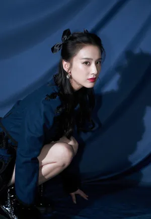 性感美女黄圣依露大长腿妩媚写真_2