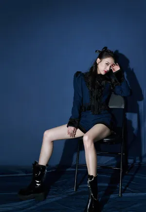 性感美女黄圣依露大长腿妩媚写真_4