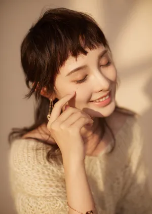 彭小苒狗啃刘海大片写真图片_4