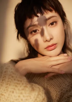 彭小苒狗啃刘海大片写真图片_6